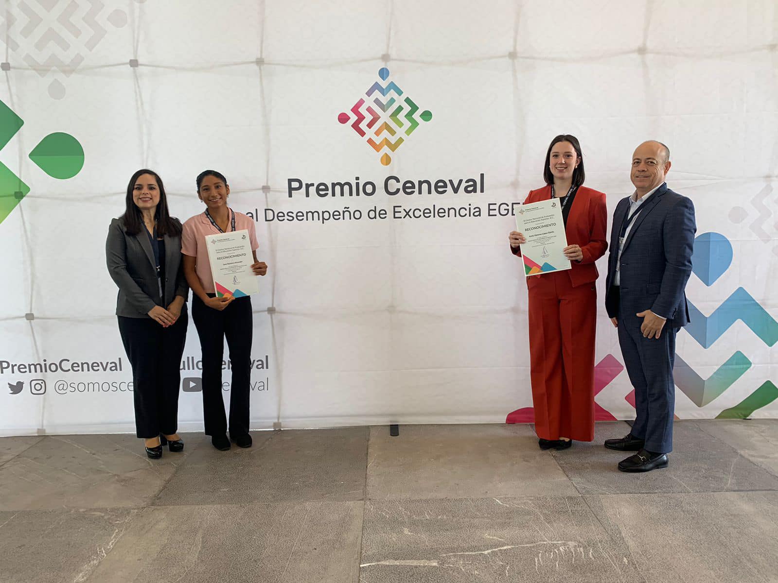 Reconocen a estudiantes de la FaSPyN con el premio CENEVAL al Desempeño de Excelencia EGEL