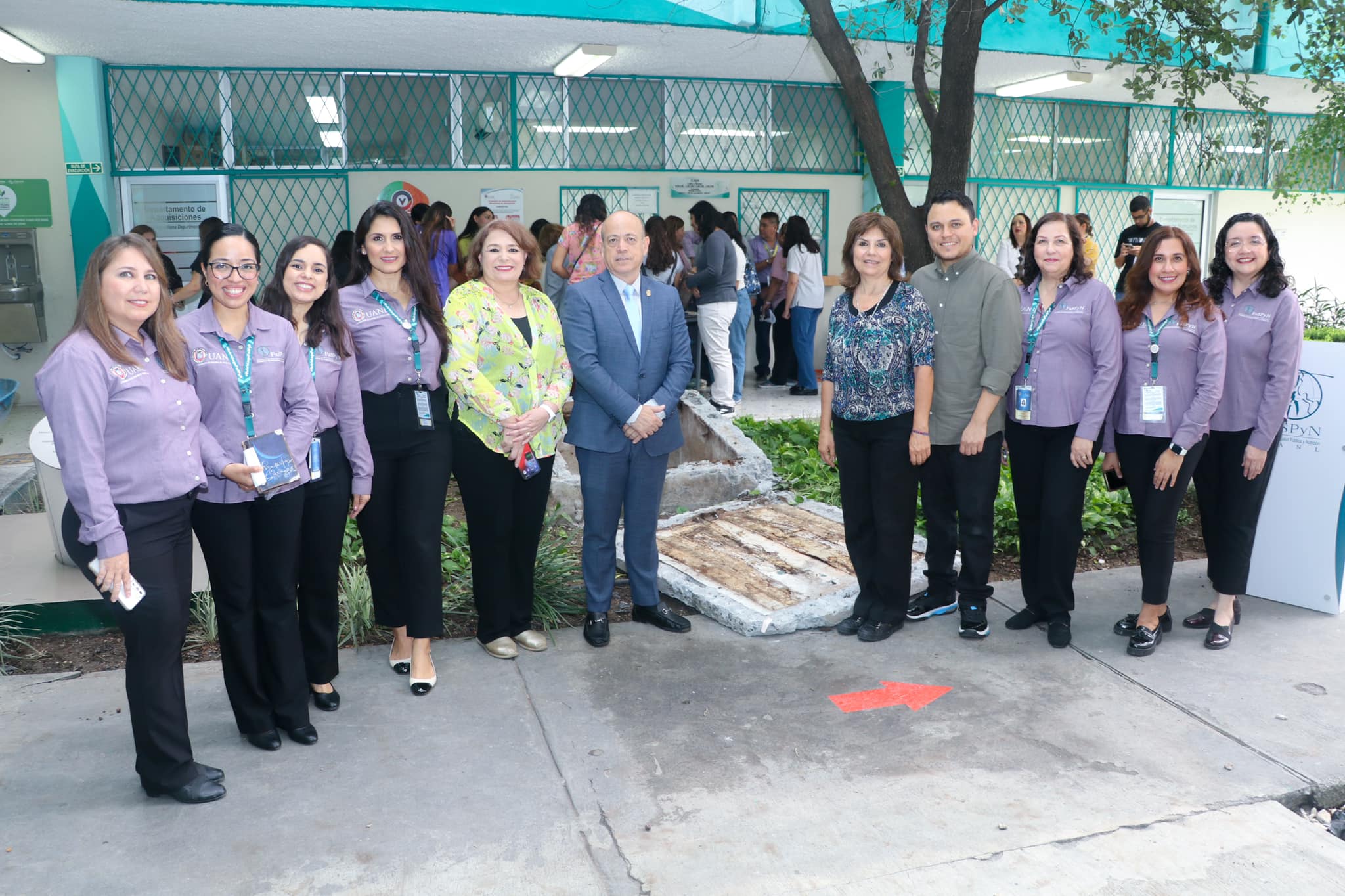 Realizan apertura de cápsula del tiempo y cantan las mañanitas a la FaSPyN