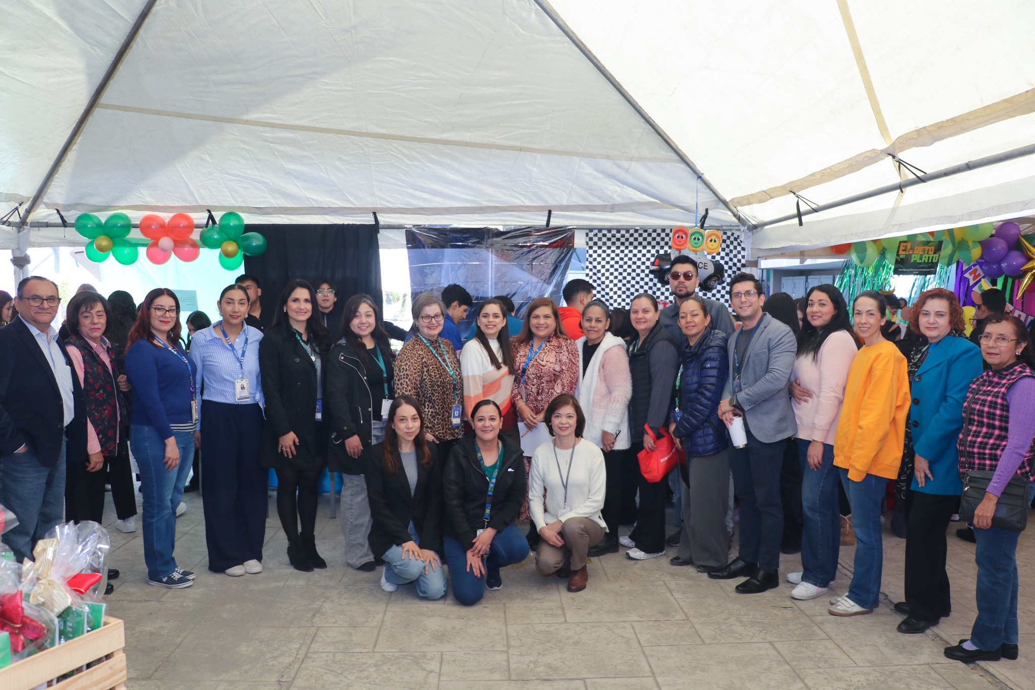 Participan Estudiantes de la FaSPyN en muestra emprendedora
